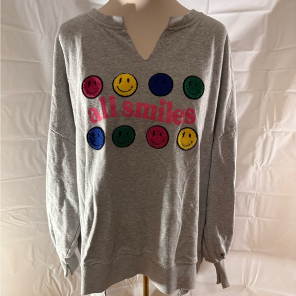 Fantastic Fawn Oversized Gray Smiley Face Sweatshirt - Picture 1 of 6